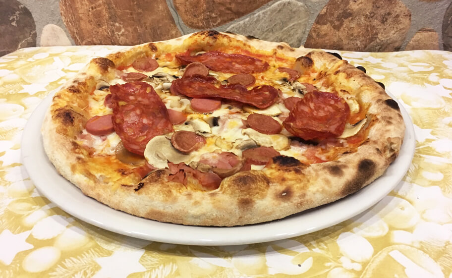 Pizza rossa Pizza rossa